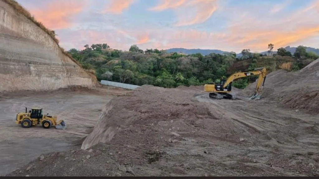 maquinaria aplanado terreno